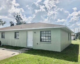 Building Photo - SPACIOUS 3BR/1.5BA Duplex! Convenient Loca...