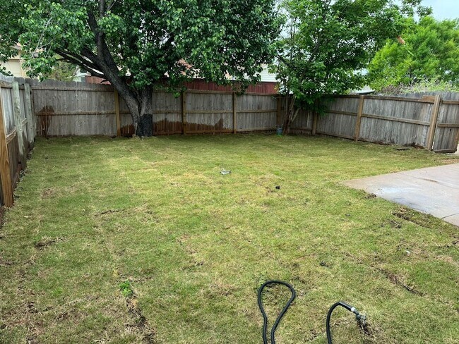 Building Photo - 4716 Roberts Dr
