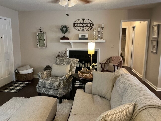 Building Photo - 2157 Watertown Pl