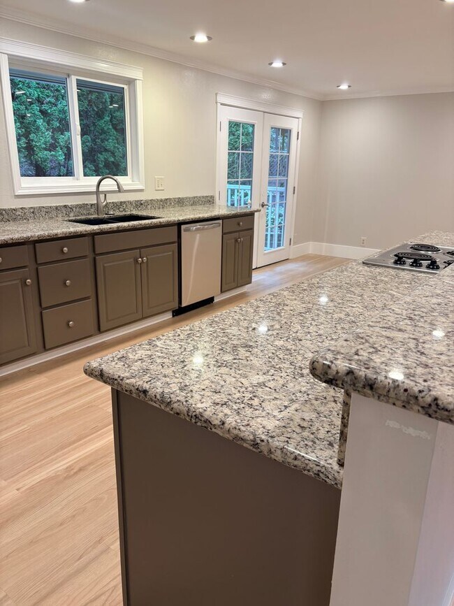 Building Photo - $1500 Off First Month! Remodeled Shoreline Home