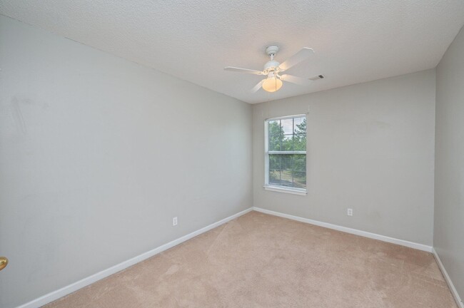 Building Photo - 227 Swaying Pine Ct