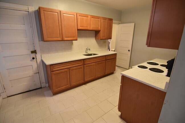 Building Photo - 1887 Beacon St