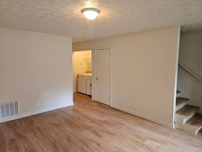 Building Photo - 490 S Jeff Davis Dr