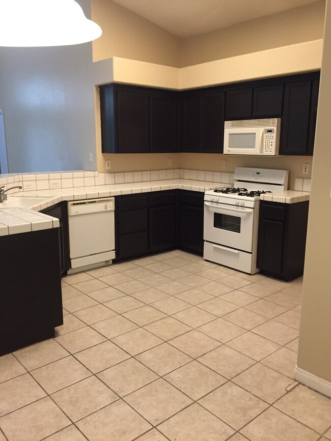 Building Photo - Beautiful Home in Fairway Oaks - Calloway ...