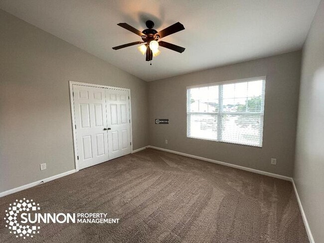 Building Photo - 2 Bed, 2.5 Bath Townhome in Prosperity Place!