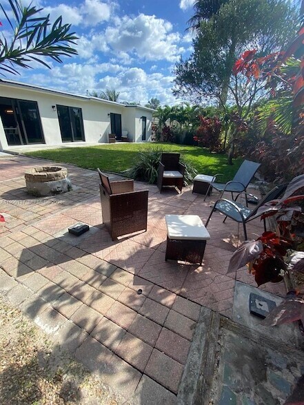 Building Photo - 234 Avalon Ave