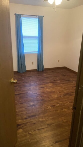Bed - 726 Beechurst Ave