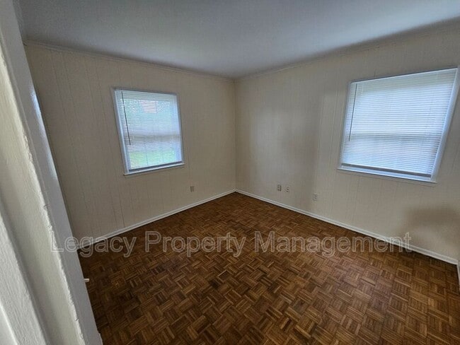 Building Photo - 1202 Melrose Dr
