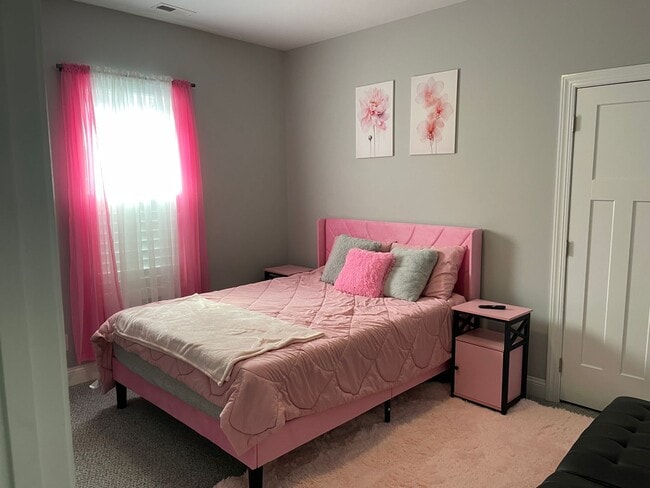 Building Photo - OFF-SEASON MONTHLY RENTAL - ESCAPE THE WINTER MONTHS!!!