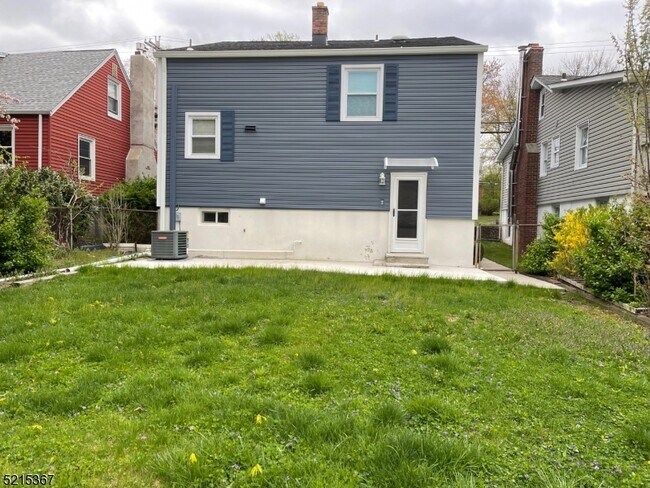 Building Photo - 45 Franklin Rd