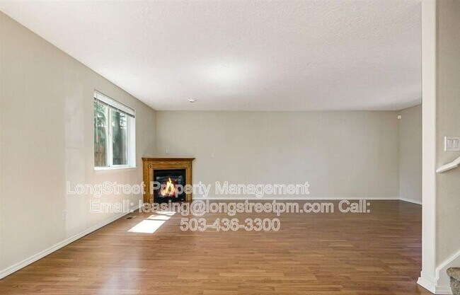 Building Photo - 332 NE Carmen Pl