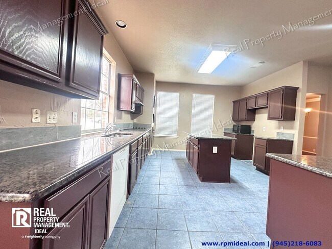 Building Photo - 8801 Vernon Ct