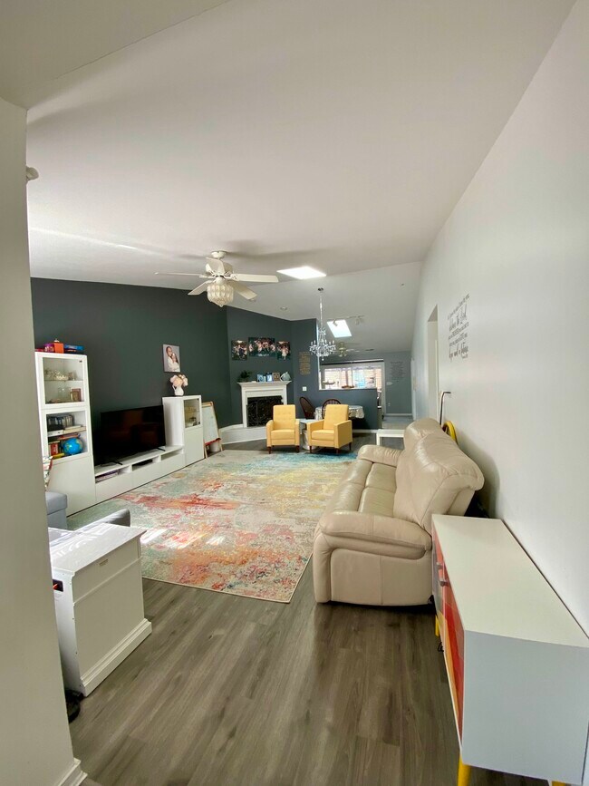 Building Photo - 5616 Jaskula Ln