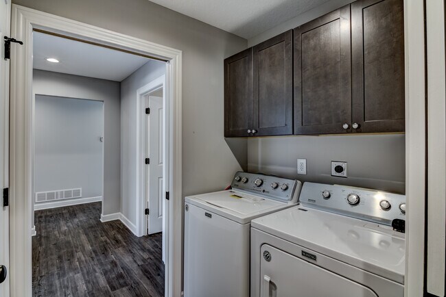 Building Photo - 600 W 9th St