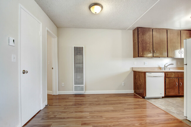 Building Photo - 3415 McLaughlin Ave in Mar Vista!  Steps t...