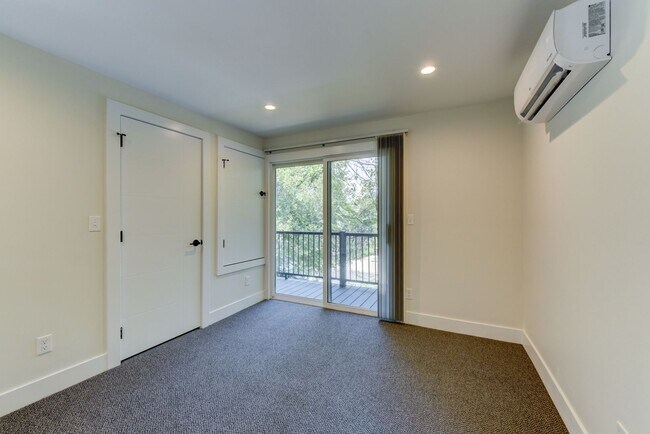 Building Photo - 616 Marine St