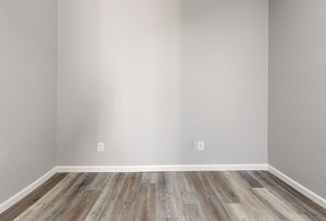 Building Photo - 929 N St Bernard St