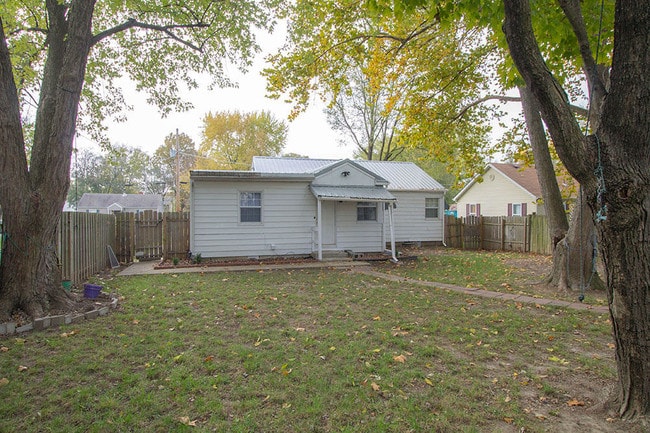 Building Photo - 301 W Forest Ave