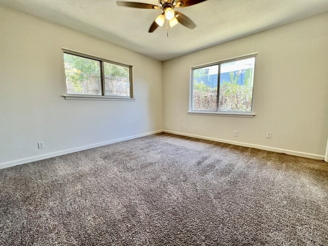 Building Photo - 3500 Loyola Ln