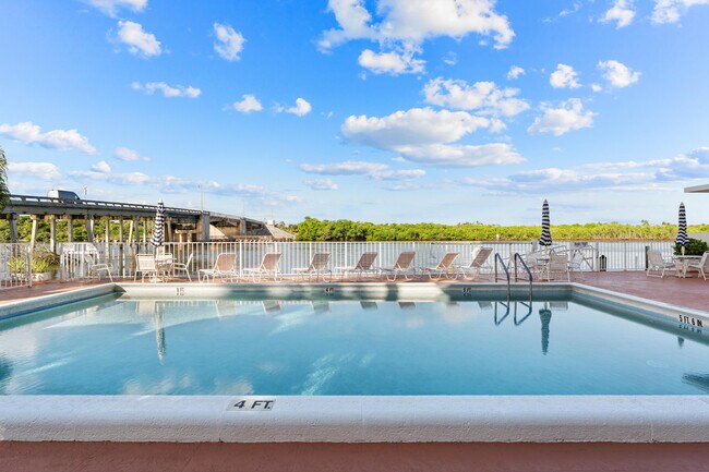 Building Photo - 225 S Beach Rd