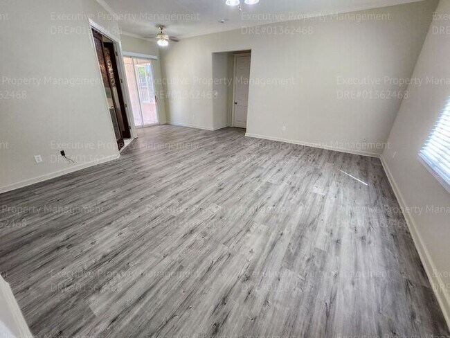 Building Photo - 4 bedroom 3 FULL bath/ 3 CAR Garage.. 2418...