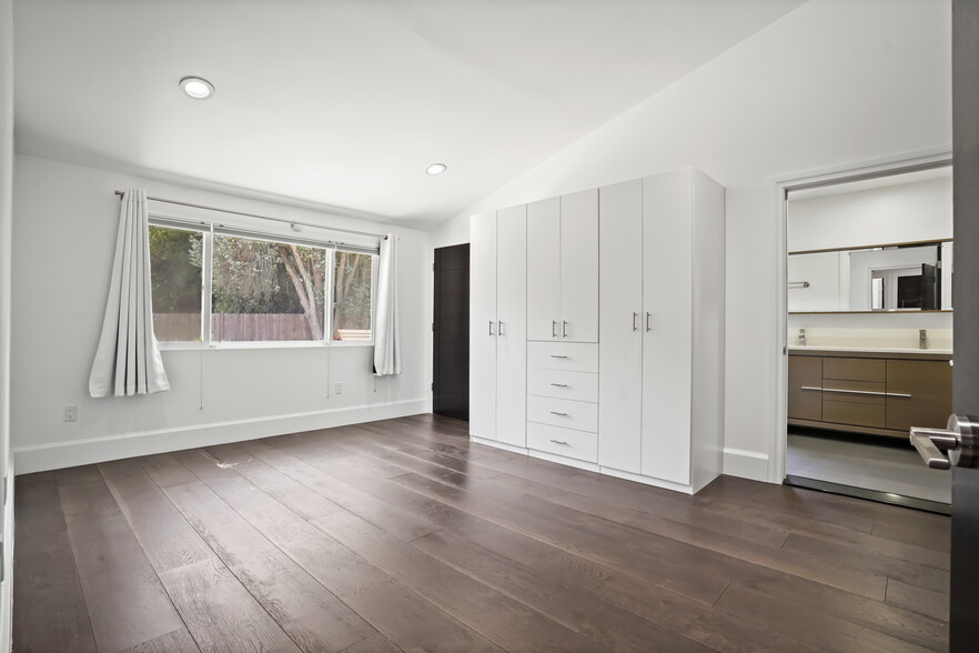 Building Photo - 16544 Park Lane Dr