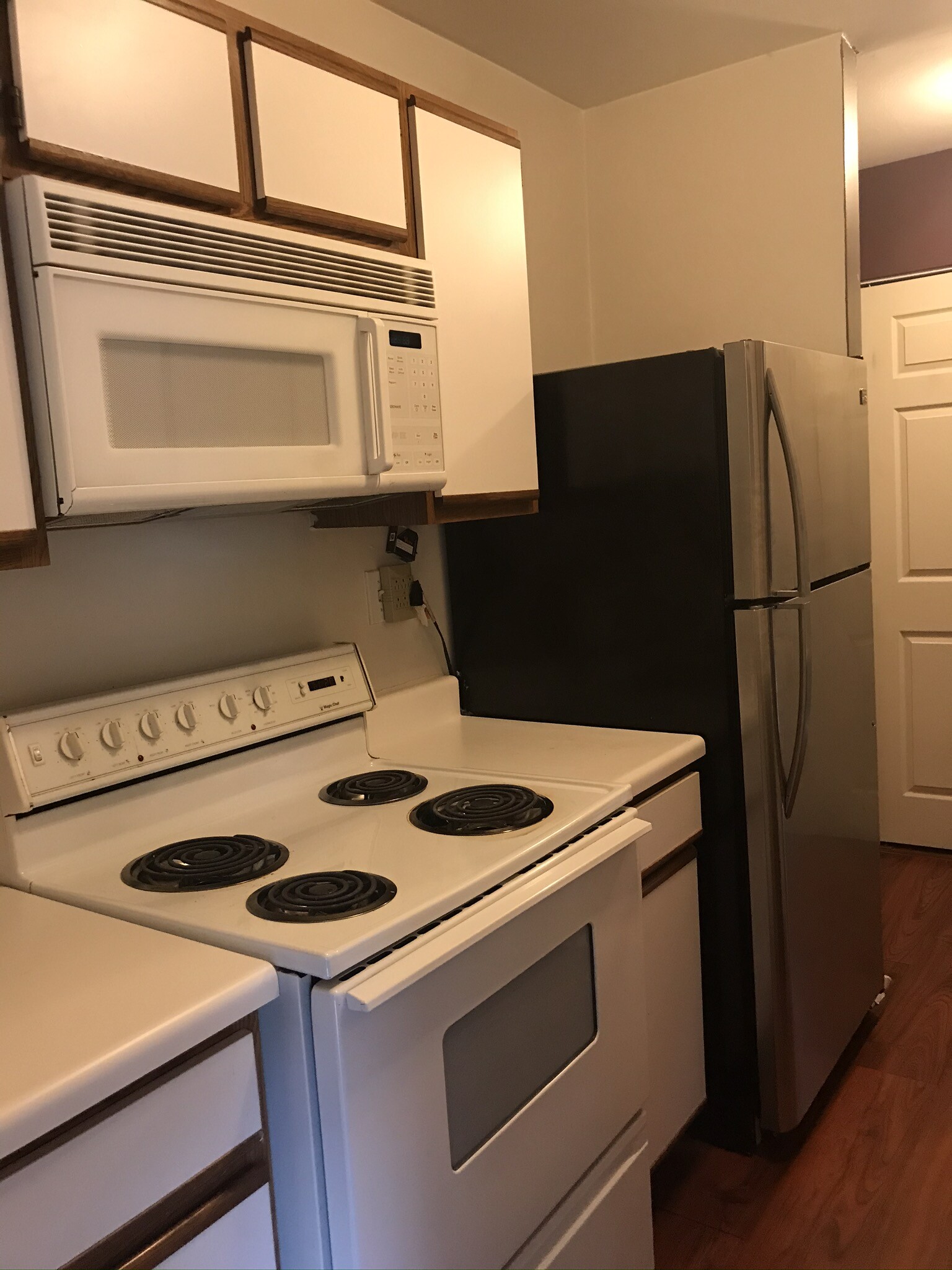 Building Photo - 1806 Hemlock Pl