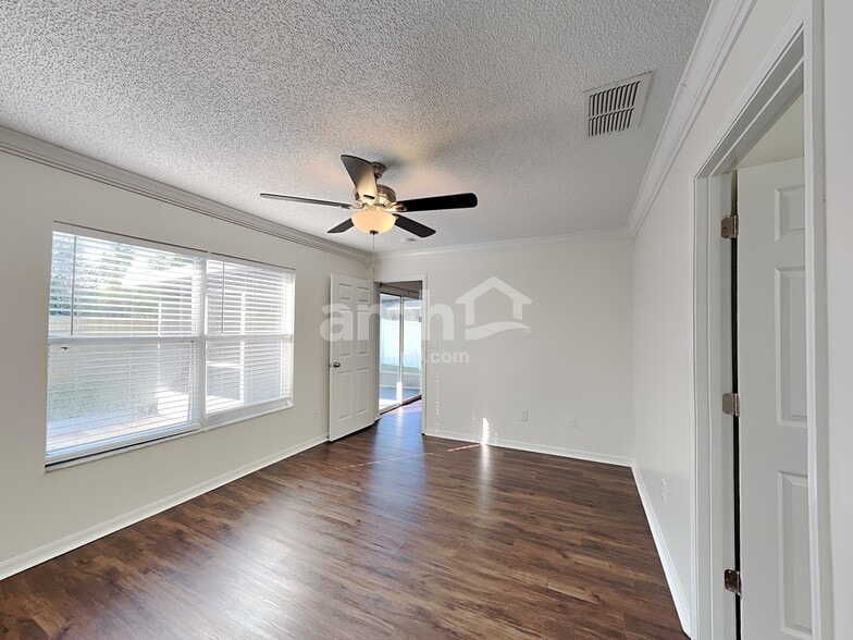 Building Photo - 2273 Heathwood Cir