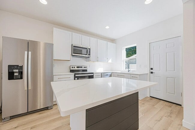 Building Photo - South University Drive