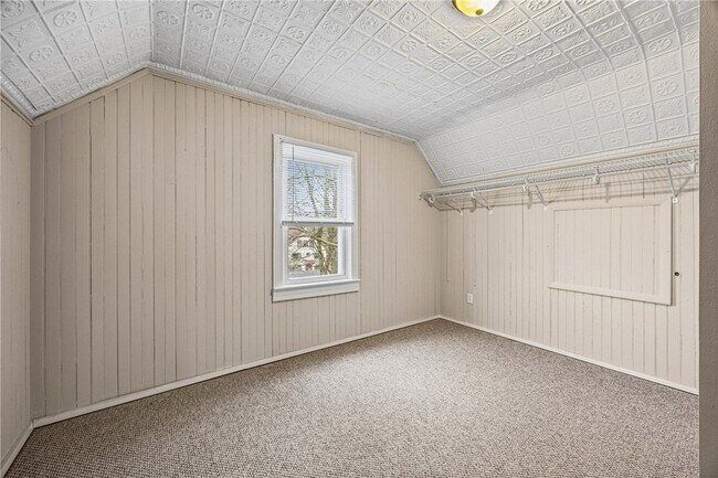 Building Photo - 164 Laburnam Crescent