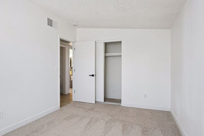 Building Photo - 1480 E 29th Ave