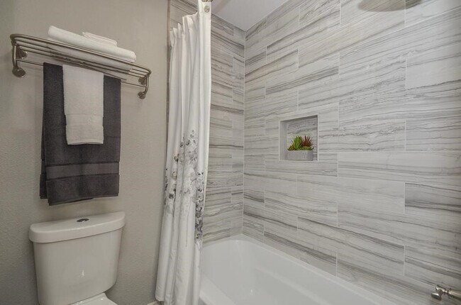 Building Photo - 867 Carlingford Ln