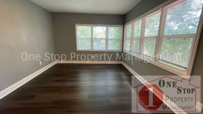 Building Photo - Beautiful 4 Bedroom 2.5 Bathroom Home in K...