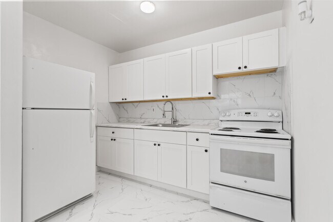 Building Photo - 804 NW 2nd Ave