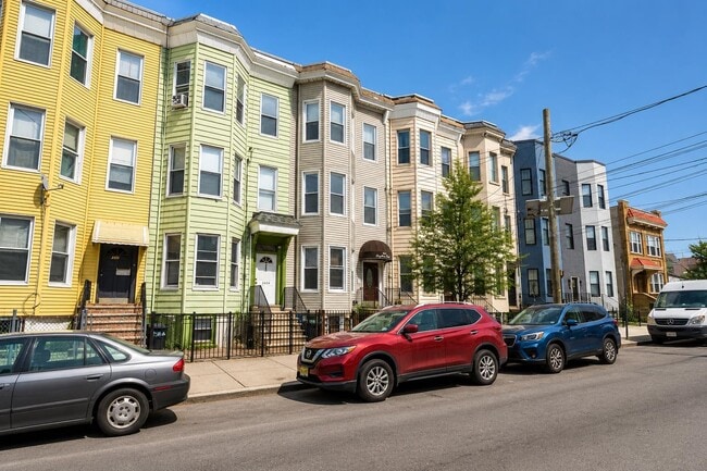 Building Photo - 242 Palisade Ave