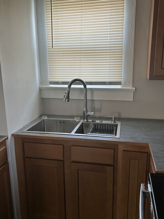 Building Photo - Updated 2/3 Bedroom Bedroom Austintown Home for Rent