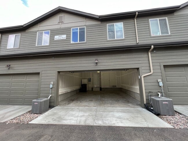 Building Photo - Beautiful New-Build Townhome in Greeley