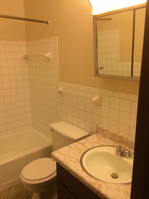 Building Photo - 1905 Wilson Ave