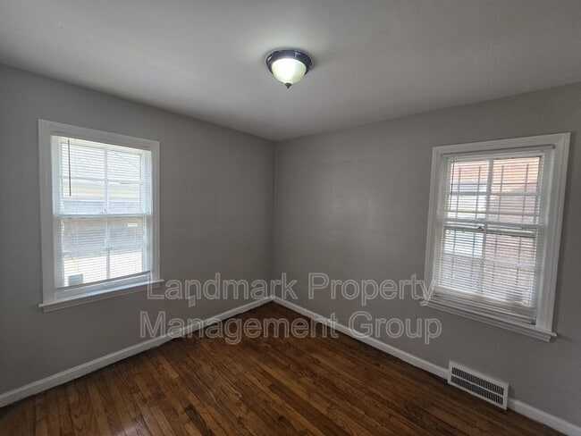 Building Photo - 15401 Eastwood St