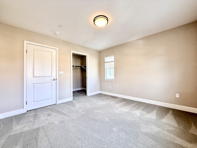 Building Photo - 7107 Oswego Ct