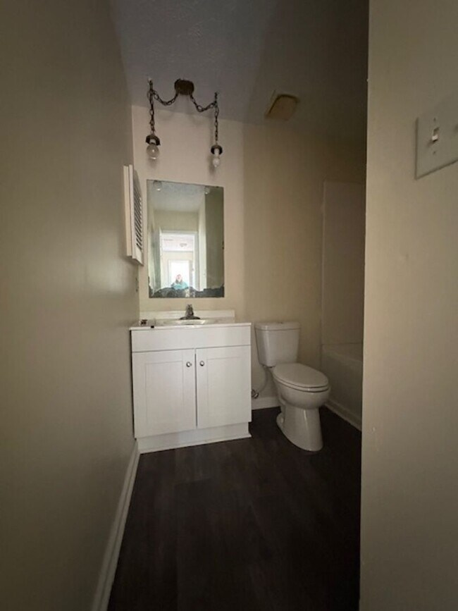 Building Photo - 3818 John Marshall Rd