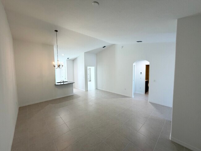 Building Photo - 2 Whee Pl