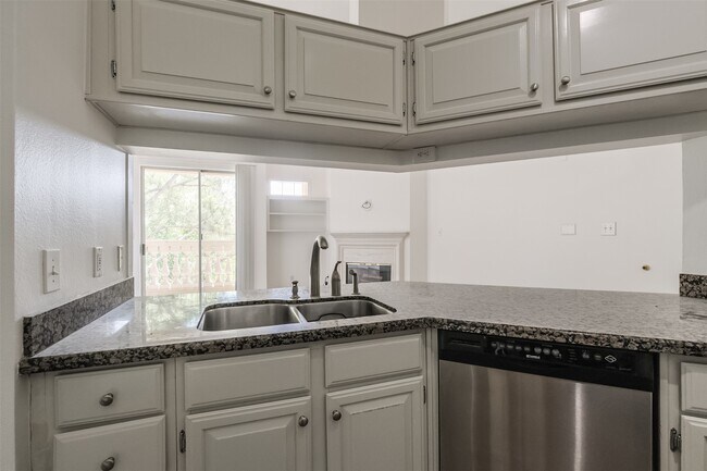 Building Photo - 2111 Welch St