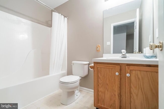 Building Photo - 5404 Drawbridge Ct