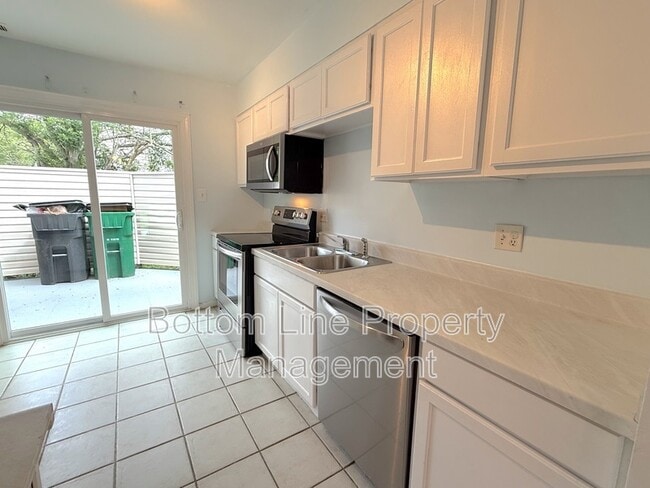 Building Photo - 7838 Hummingbird Ln