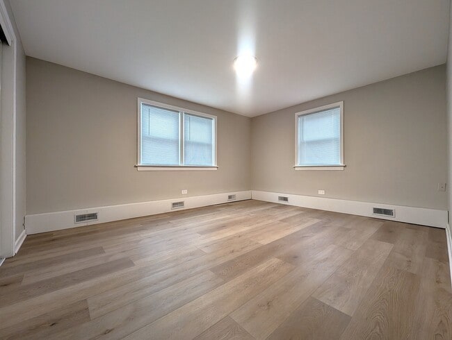 Building Photo - 300 S Austin Blvd