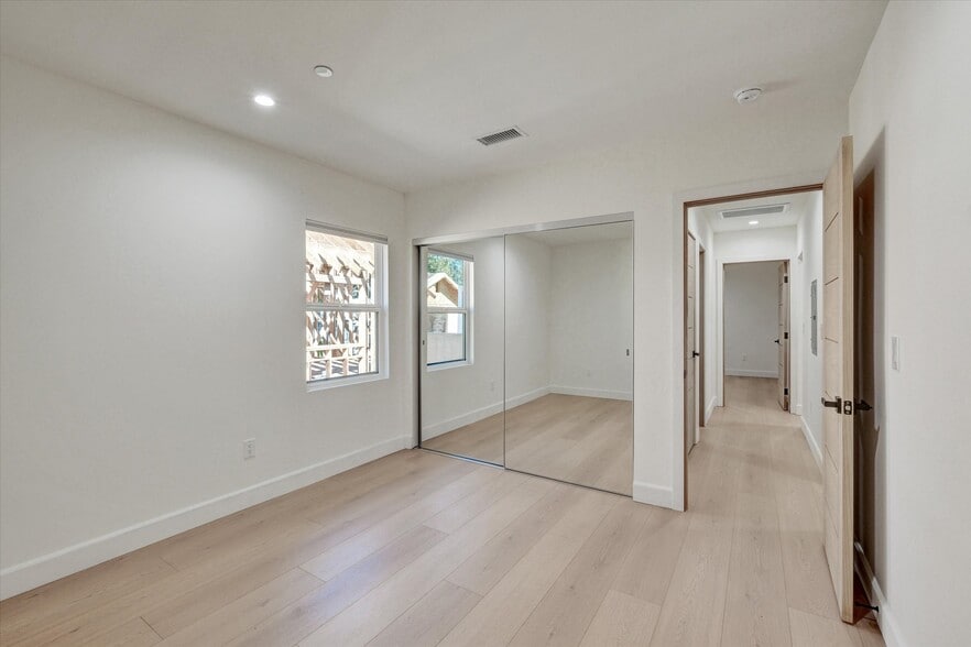 Building Photo - 5348 Thornburn St