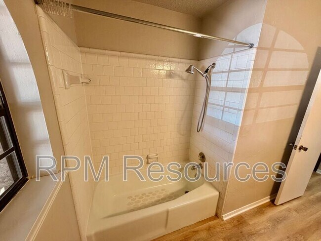 Building Photo - 1208 Beano Bend