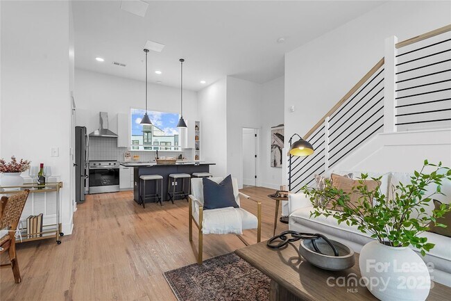 Building Photo - 411 Charles Ave