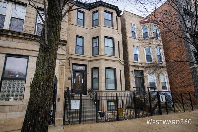 Building Photo - 1339 N Western Ave